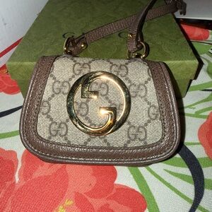 100% Authentic Gucci Blondie GG
Supreme Cardholder Mini Bag - Excellent